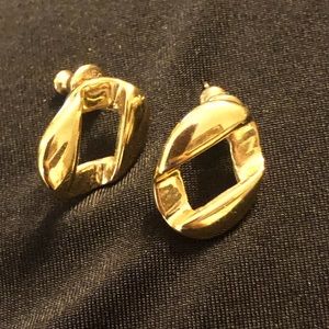 Classic Petite gold colored pierced earrings!